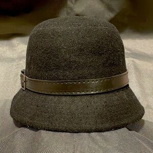Stylish Black Felt Cloche Hat with Buckle